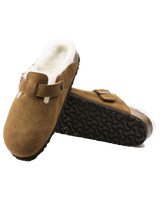 The Birkenstock Womens Boston Shearling Slippers in Mink