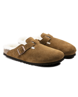 The Birkenstock Womens Boston Shearling Slippers in Mink
