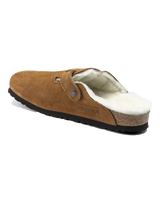 The Birkenstock Womens Boston Shearling Slippers in Mink