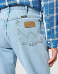 The Wrangler Mens 13MWZ Jeans in Bleach