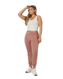 The Vuori Womens Performance Joggers in Tamarind Heather